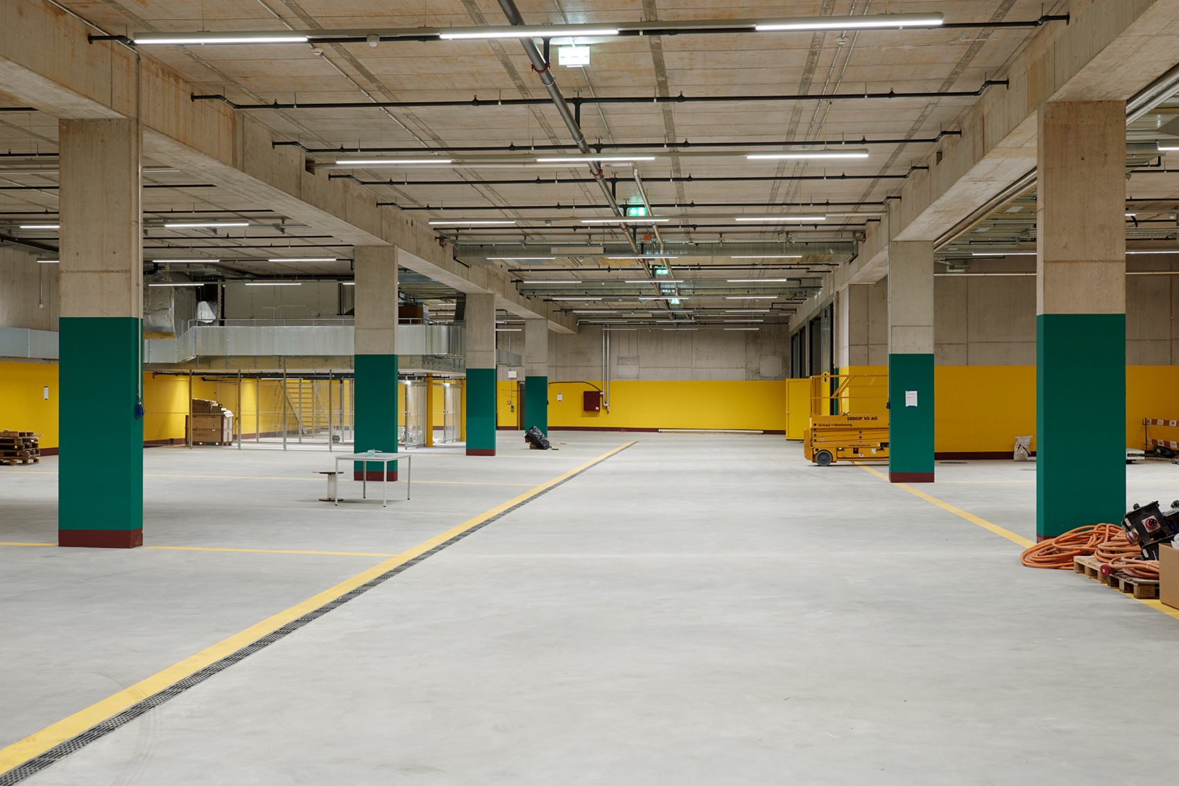 Der ERZ-Werkhof bietet Platz für 24 Reinigungs- und Räumfahrzeuge für Unterhalt und Winterdienst im Kreis 4. (© Andrea Helbling, Zürich)